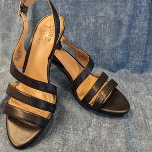 Naturalizer black leather sandals, size 6 medium